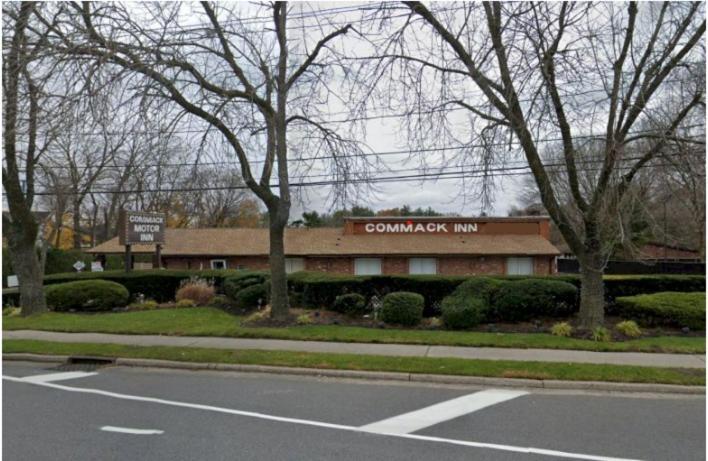 Commack Inn Hotel