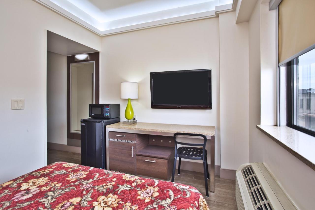 Hotel Commack Inn Commack